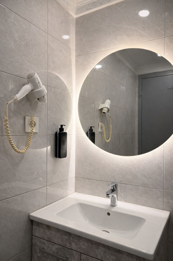 Bathroom 5, Peak Star Hotel, Beyoğlu
