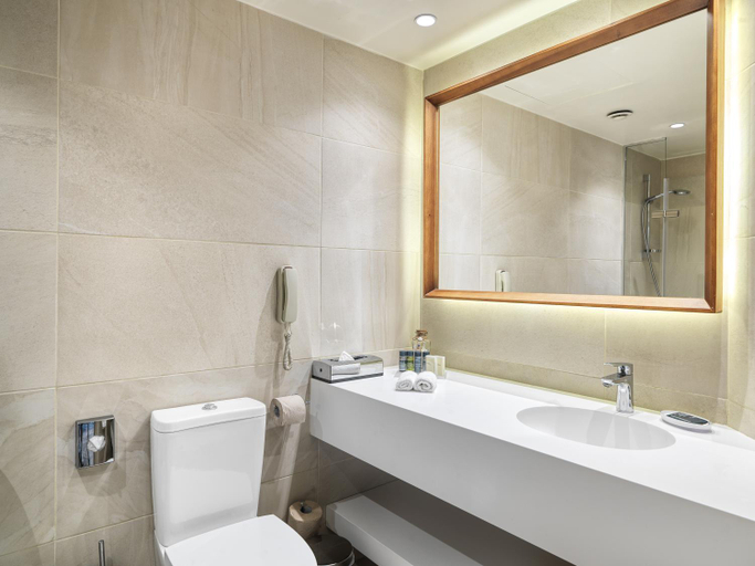Bathroom, St Raphael Resort