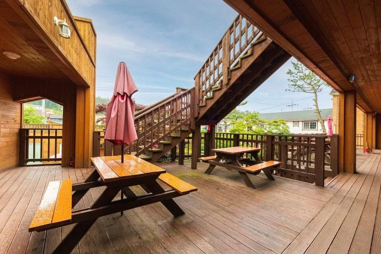 Others 4, Taean Mamma Mia Pension, Taean