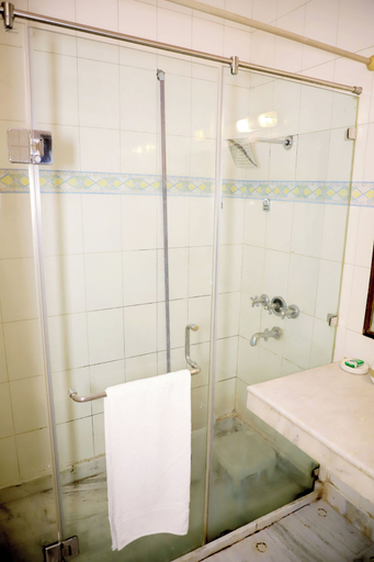 Bathroom 5, Fortune Home Service Apartment D-198, Delhi