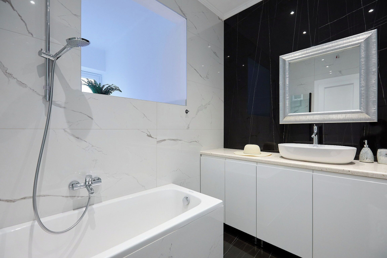 Bathroom 3, Green Horizon, Dubrovnik