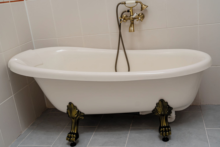 Bathroom 3, Hotel Traube, Medias