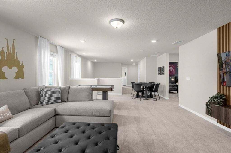 Interior 3, 7 Bedroomss/ Windsor Cay Home, Lake
