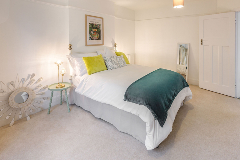 Room 2, Host Stay Combpyne, Hampshire