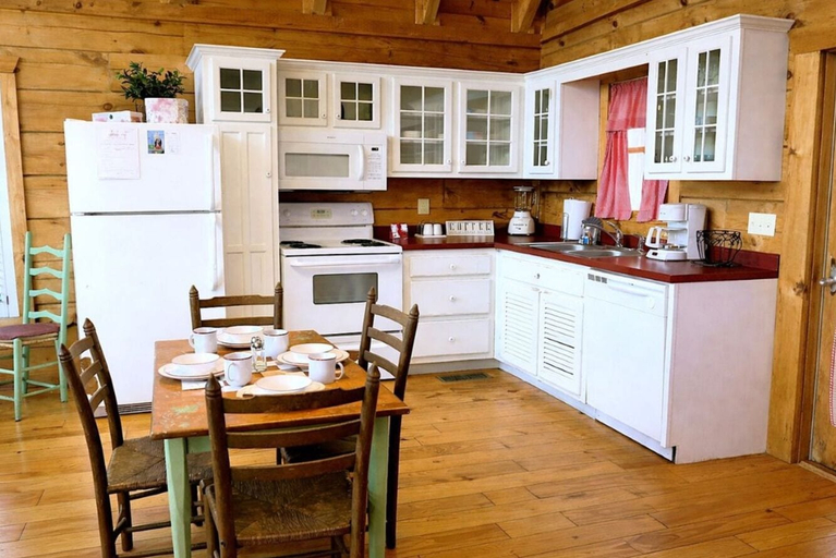Private kitchen 5, Adorable Shut'er Inn 1 Bedroom Cabin, Sevier