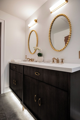 Bathroom 1, The Star on Spring, Washington