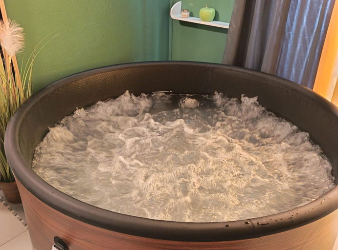 Food & Drinks 5, Apartment Sutalo with Hot Tub, Slivno