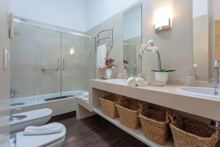 Bathroom, Luxury Apartment in Malaga Center. Larios V, Málaga