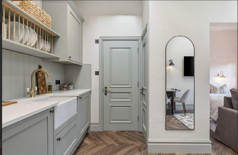Room 4, Luxury Super King Annexe Nr Goodwood, West Sussex