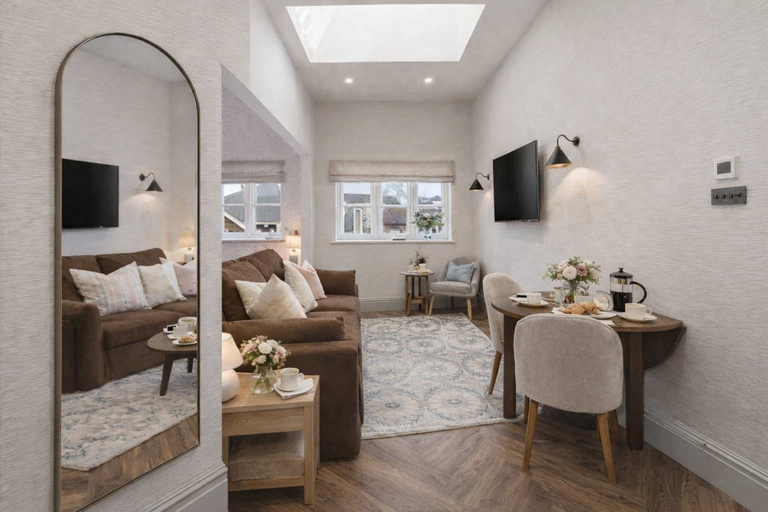 Room 3, Luxury Super King Annexe Nr Goodwood, West Sussex