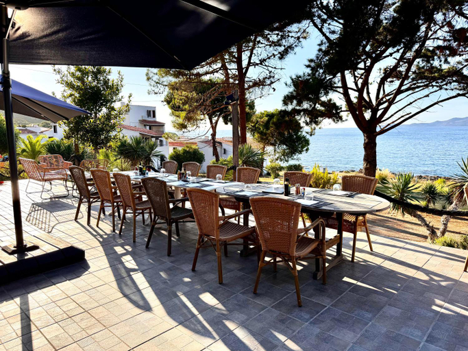 Food & Drinks, Residence Punta paliagi, Corse-du-Sud