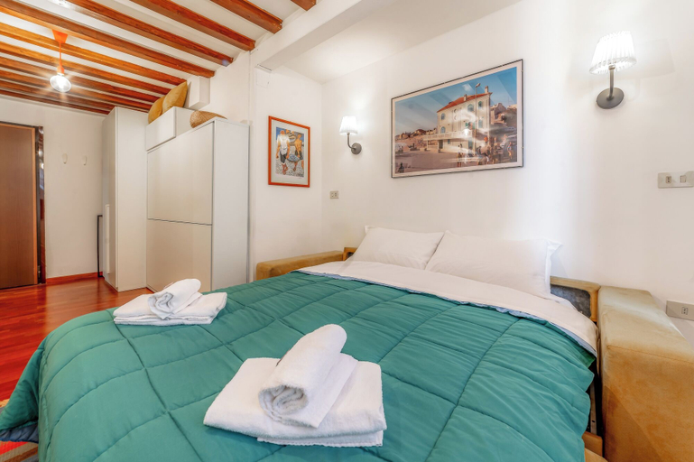 Room 5, La Galleria - Piazza di Spagna, Rome