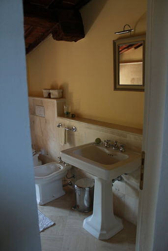 Bathroom 3, Torre di Sant'Ansano, Siena