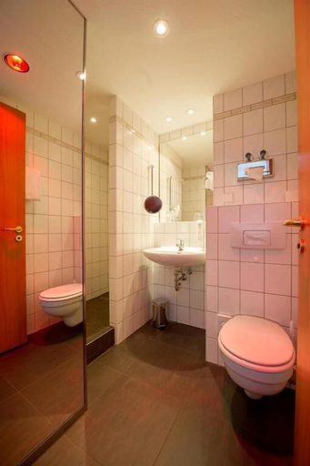 Bathroom 3, Hotel Markkleeberger Hof, Leipzig
