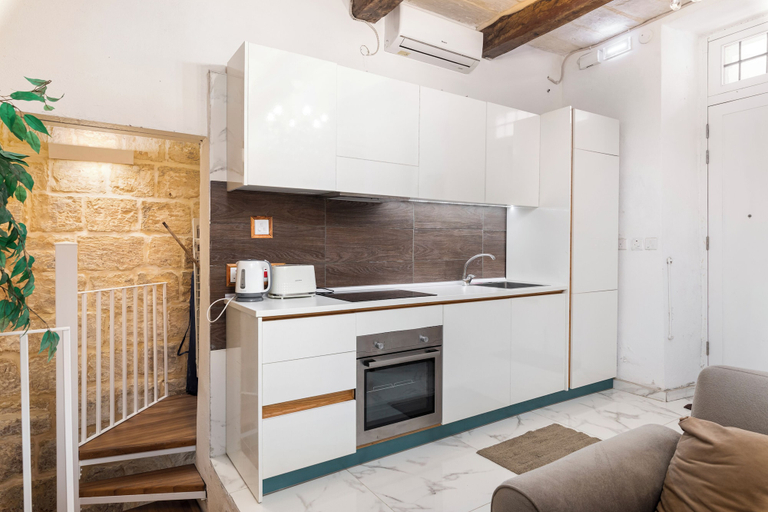 Private kitchen 4, Chic Comfy 1BR Maisonette Valletta Area