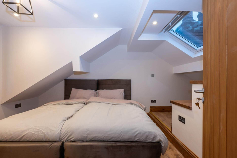 Room 4, Tranquil Stoke-on-trent 4bed, 2 Bath, Parking, Stoke-on-Trent