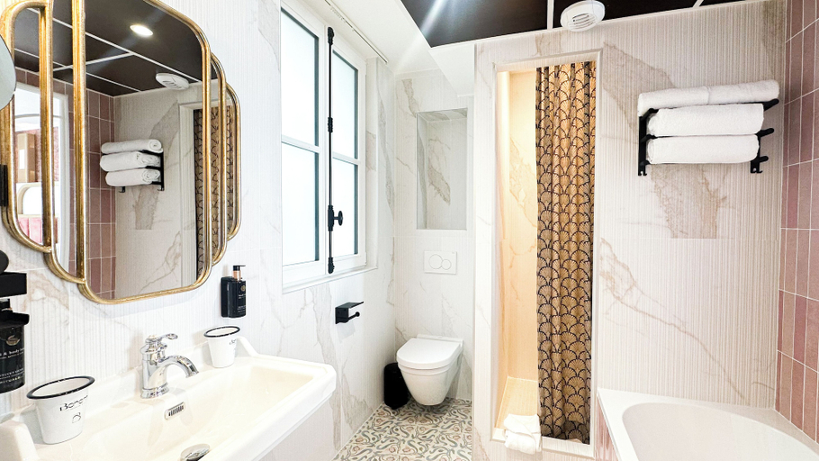 Bathroom 3, BOHEM Sacré Coeur, Paris