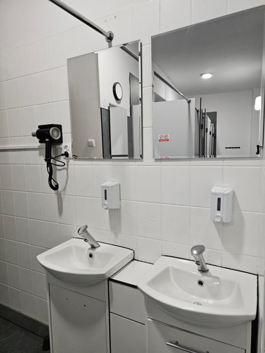 Bathroom 2, TomTom Hostel, Kraków City