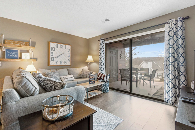 Living area 4, Twin Lakes Getaway, Taney