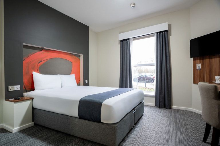 Bedroom 3, Ramada by Wyndham London Stansted Airport, Hertfordshire