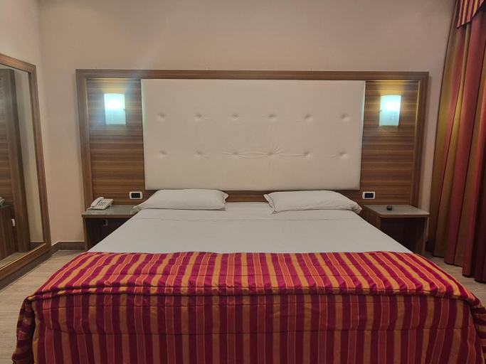 Bedroom 3, Hotel Motel 2, Piacenza