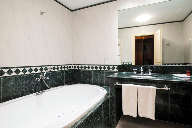Bathroom 3, Maxim Hotel, Milano