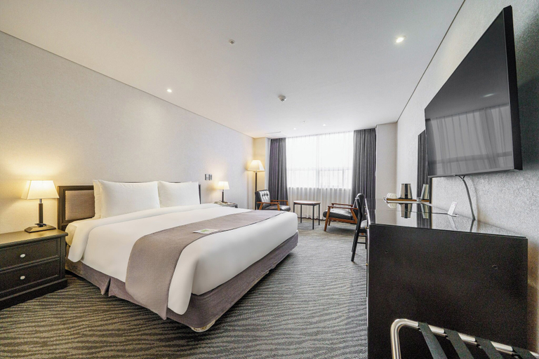 Bedroom 5, Hotel President, Jung