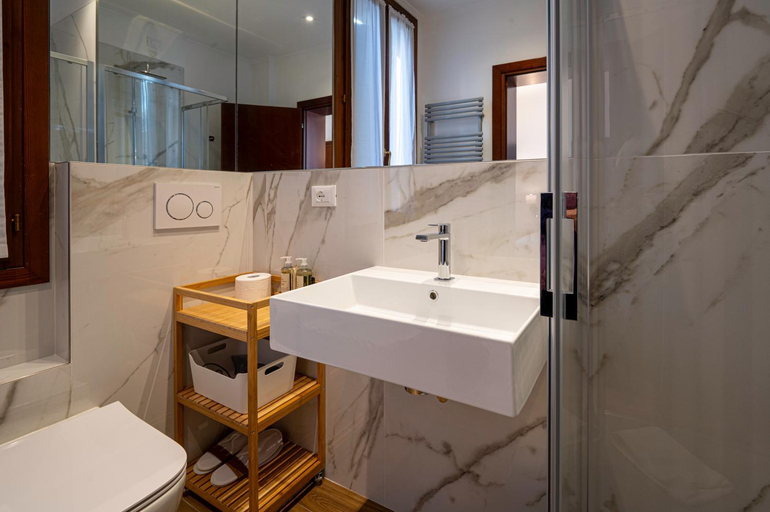 Bathroom 3, Alloggi Marinella, Venezia