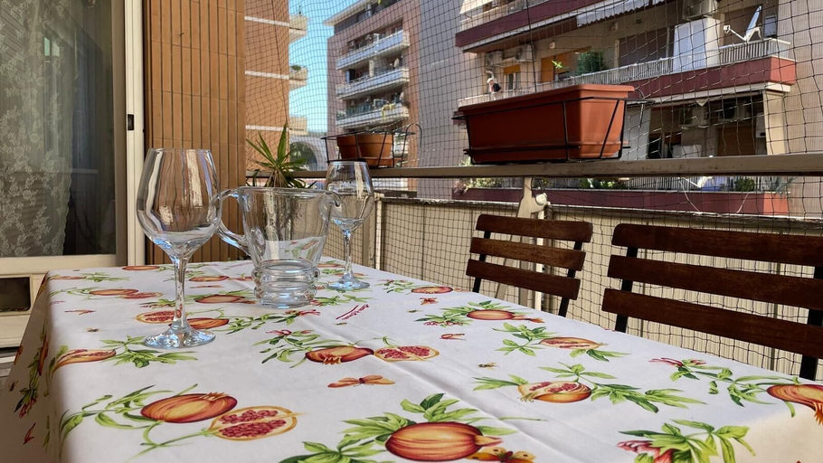 Outdoor dining 4, Livia's Vatican House - Metro Aurelia, Roma