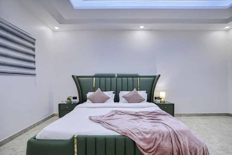 Room 3, ELIVAAS Amaltas 4BHK Hideaway With Pool, Gurgaon