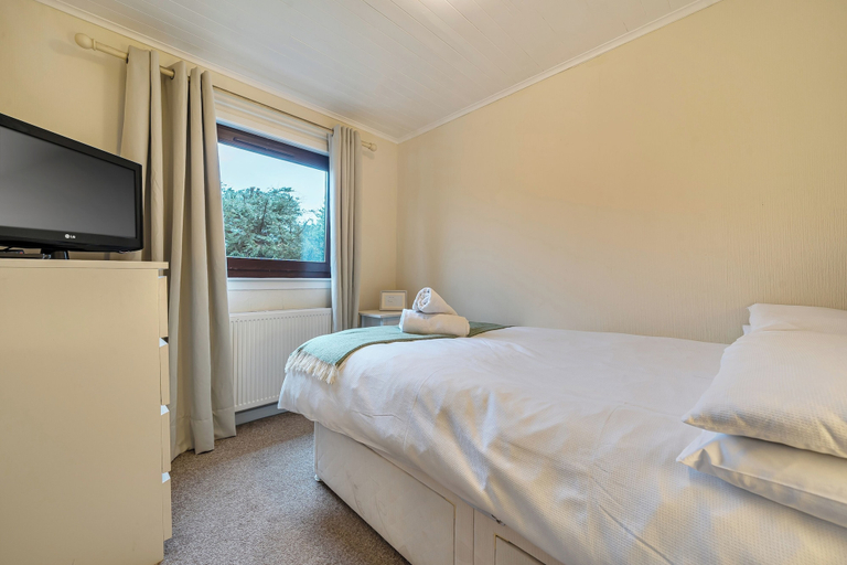 Room 5, 4 Bed House - Sleeps 9 - Hottub - Parking, Dumfries and Galloway