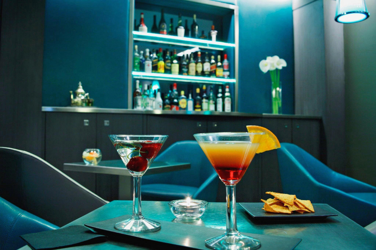 Food & Drinks 5, Hotel Bassano, Paris