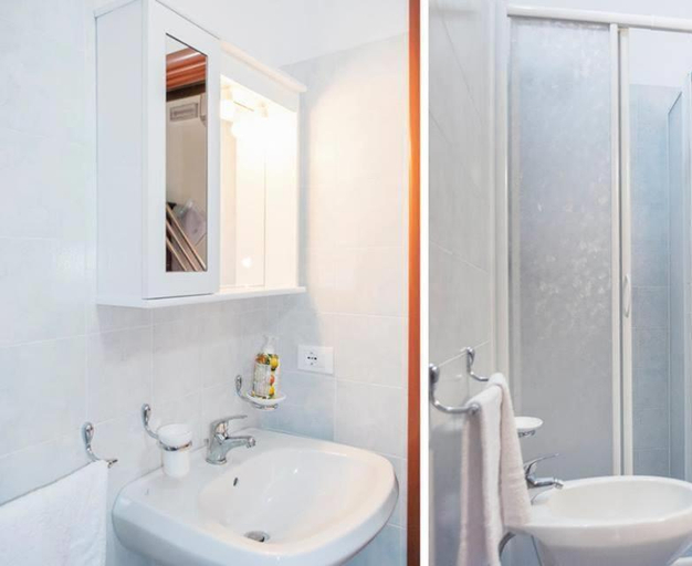 Bathroom 2, Affittacamere Antonuccio, Lecce