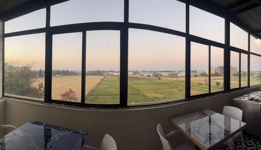 Dining, Cozy Den Hotel, Bhopal