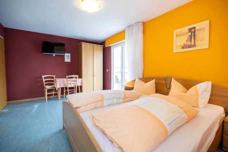 Bedroom 2, Gasthaus Krone, Pforzheim