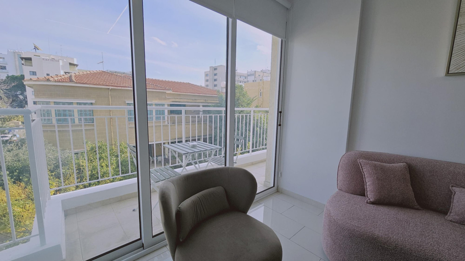 Room 4, 104 NIC - 102 Stay Cosmo City Suite