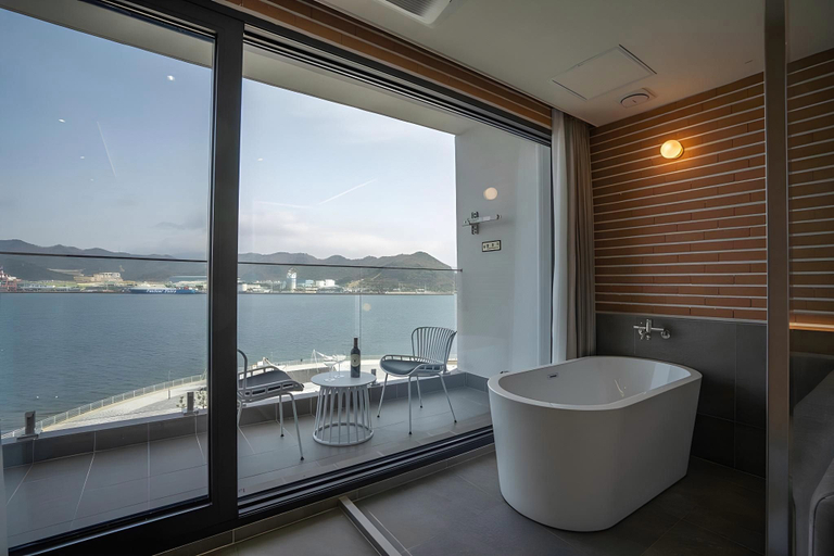 Bathroom 4, Masan Tourist Hotel, Masan