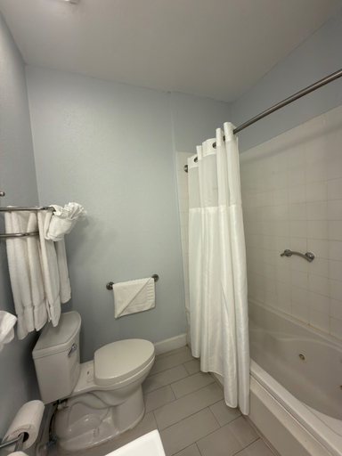 Bathroom 4, Morritt's Grand