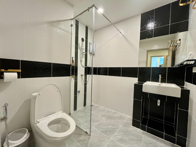 Bathroom 3, DF Hotel Pattaya, Pattaya