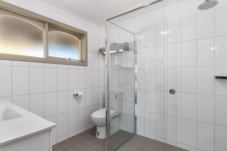 Bathroom 4, Quality Inn Carriage House, Wagga Wagga - Pt A