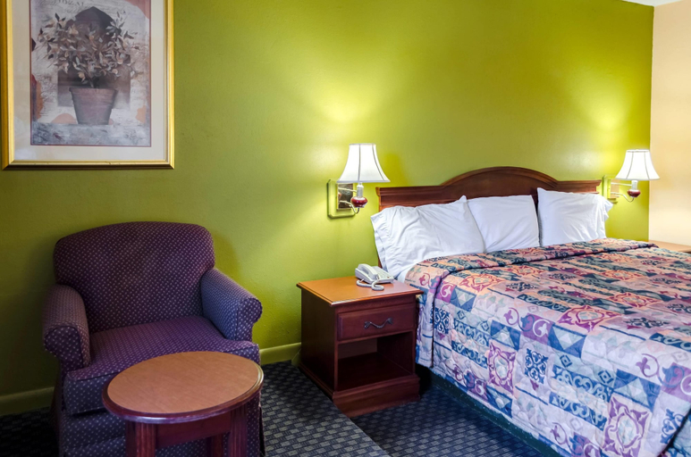 Bedroom 3, Rodeway Inn Vicksburg, Warren