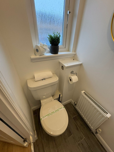 Bathroom 2, Modern 3 bed Home by Glasgow Airport, Renfrewshire