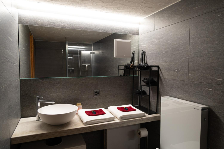 Bathroom 2, MANY'S historical city central APARTMENTS, Zürich