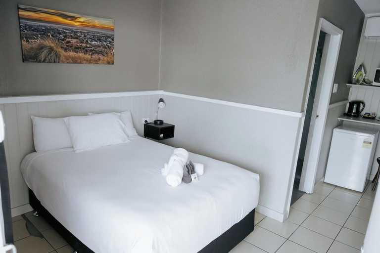 Bedroom 3, The Rix Hotel Motel, Charters Towers