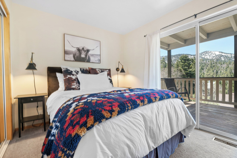 Room 3, Paradise Pines, San Bernardino