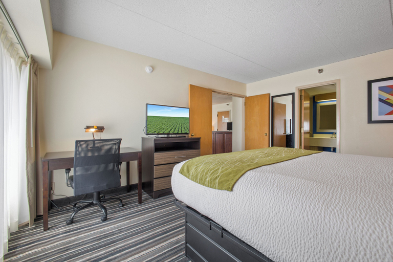 Bedroom 4, Crossroads Hotel at Huron Event Center, Beadle