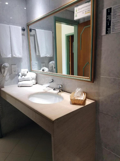 Bathroom 4, The Ondamar Hotel, Albufeira