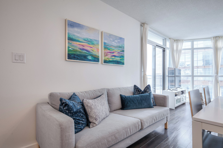 Living area 2, The Gridline Suites, Toronto
