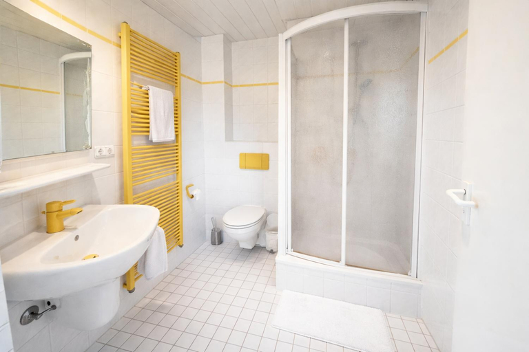 Bathroom 5, City Center Hotel Garni Cuxhaven, Cuxhaven
