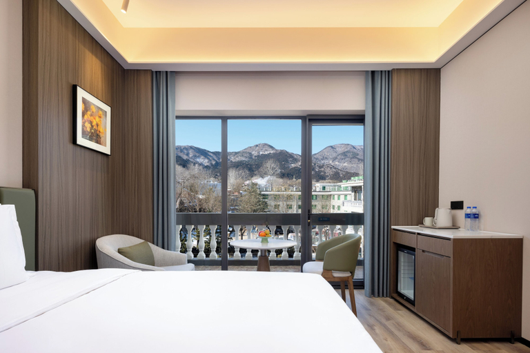 Room 5, Fragrant Hill Empark Hotel, Beijing